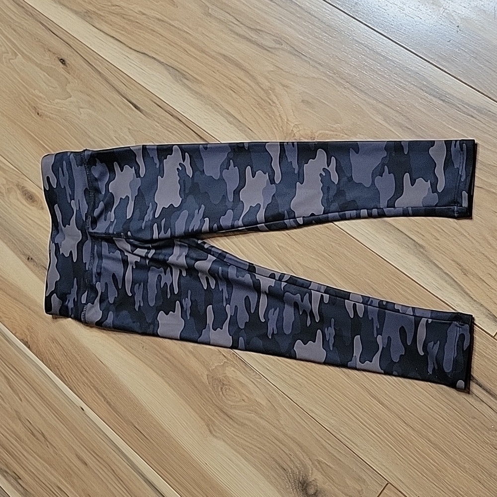 NWT Runway Girls Size XS 4/5 Moisture Wicking Black Camo Leggings
